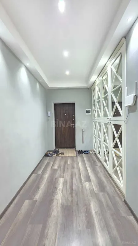 Satılır 2 otaqlı mənzil 101 m²