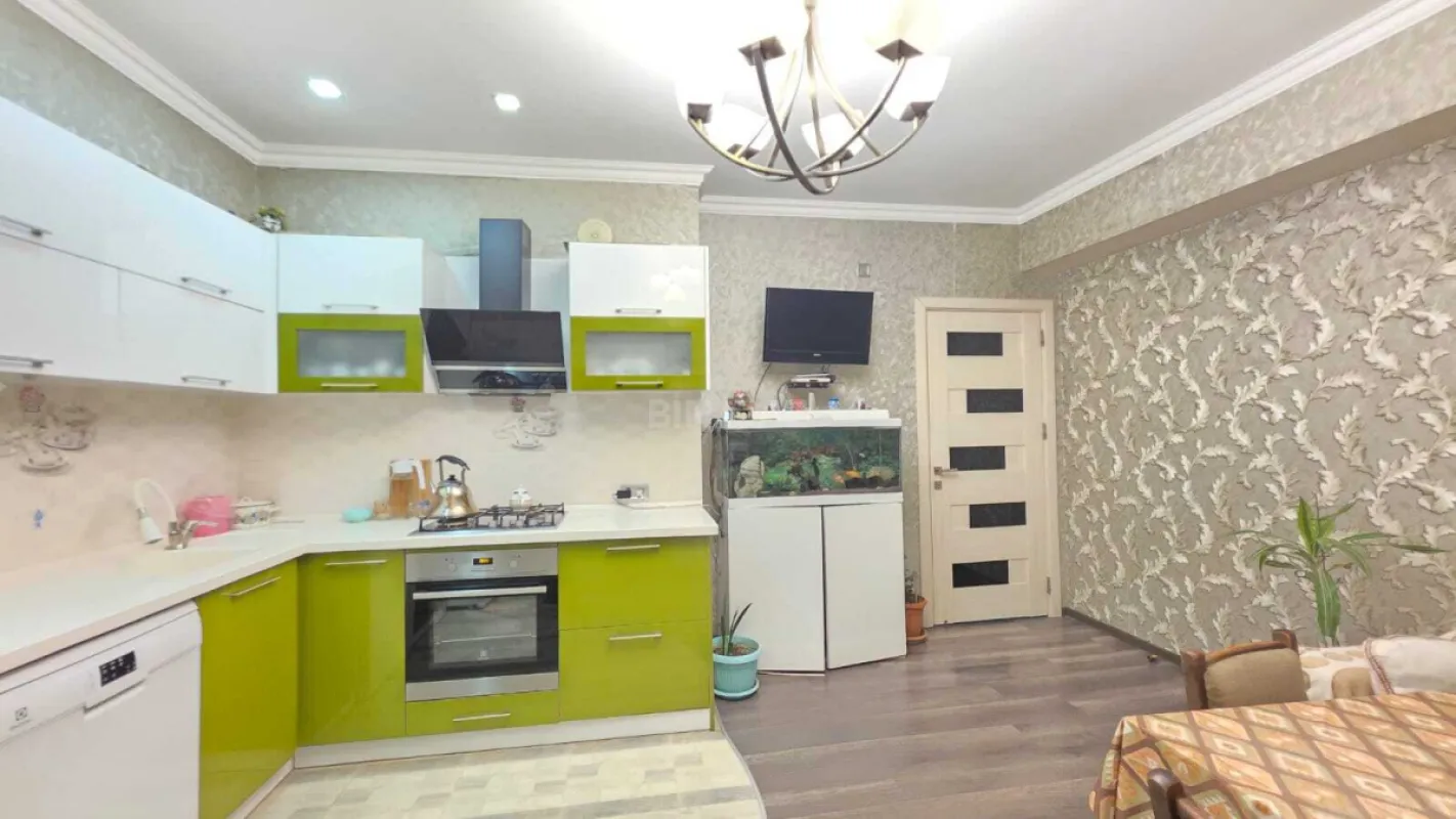 Satılır 2 otaqlı mənzil 101 m²