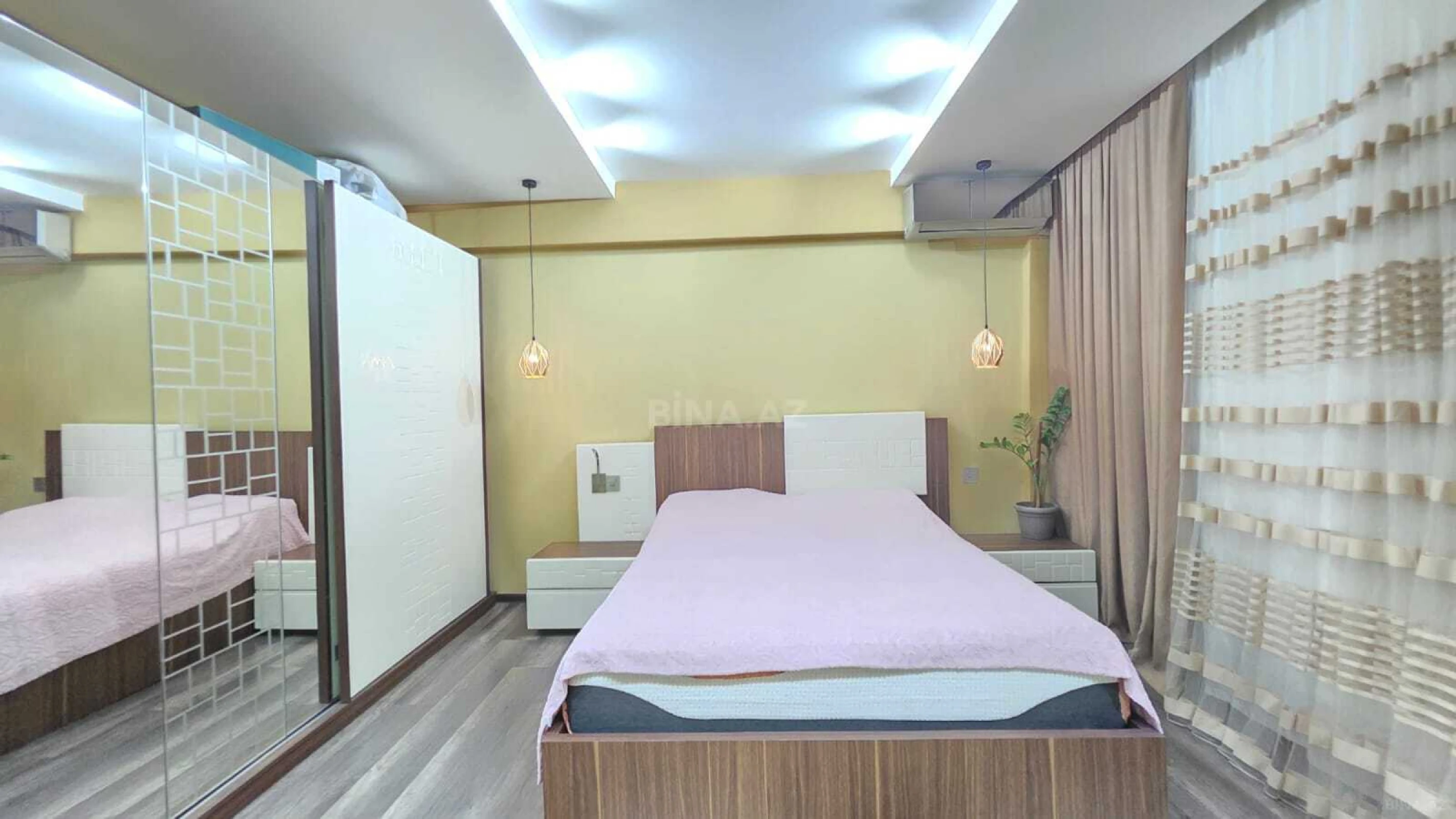 Satılır 2 otaqlı mənzil 101 m²
