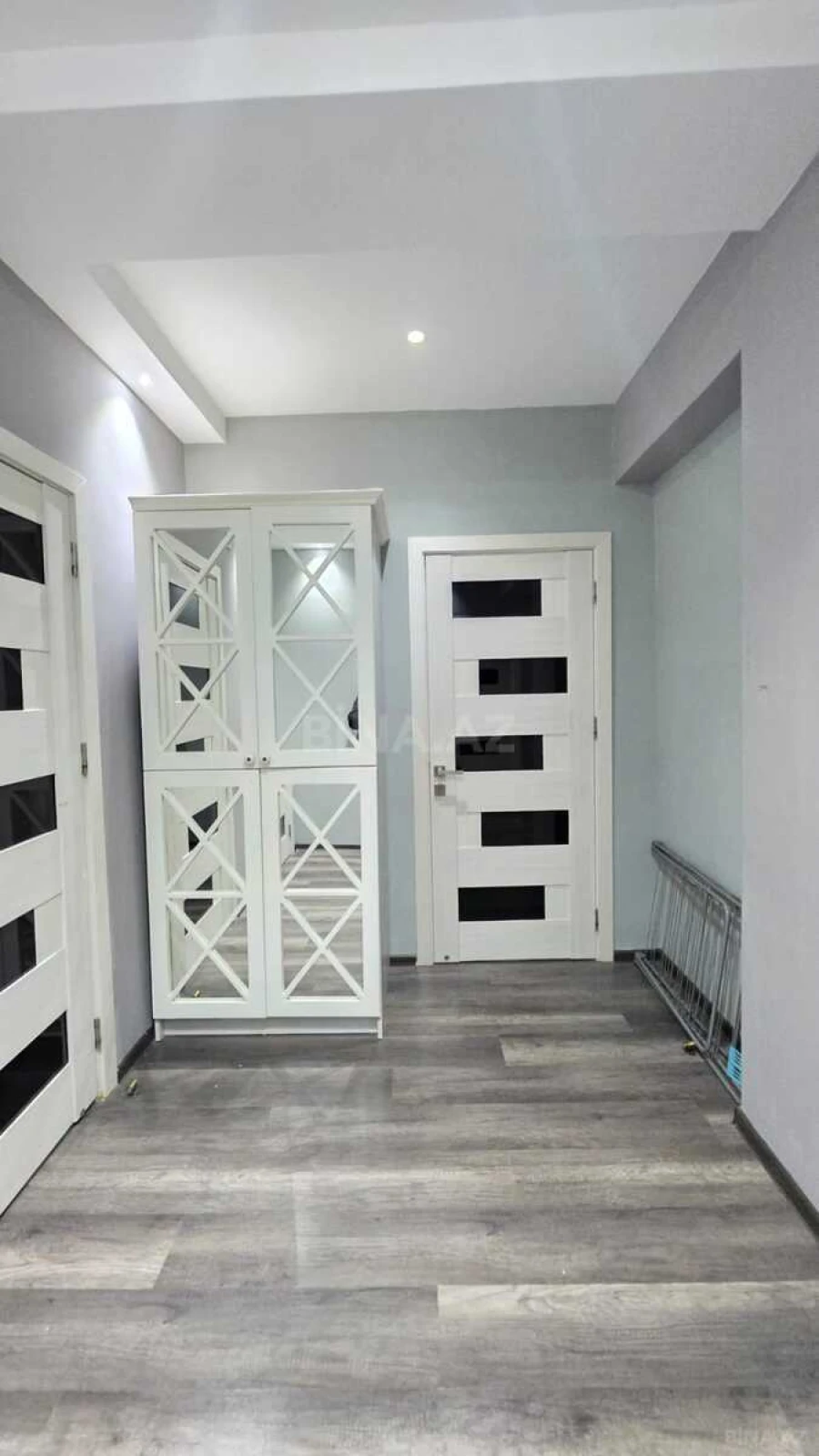 Satılır 2 otaqlı mənzil 101 m²