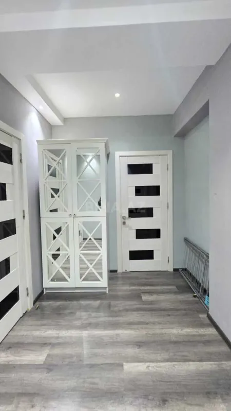 Satılır 2 otaqlı mənzil 101 m²