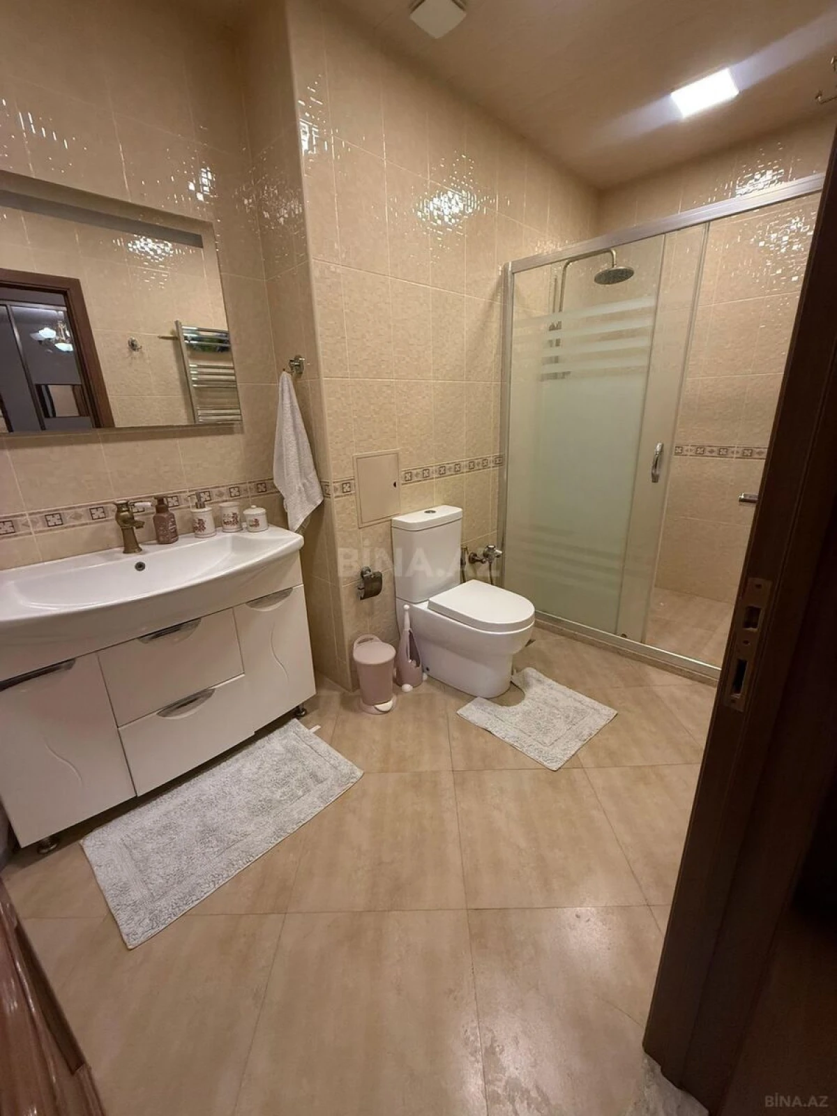 Kirayə verilir 2 otaqlı mənzil 98 m²