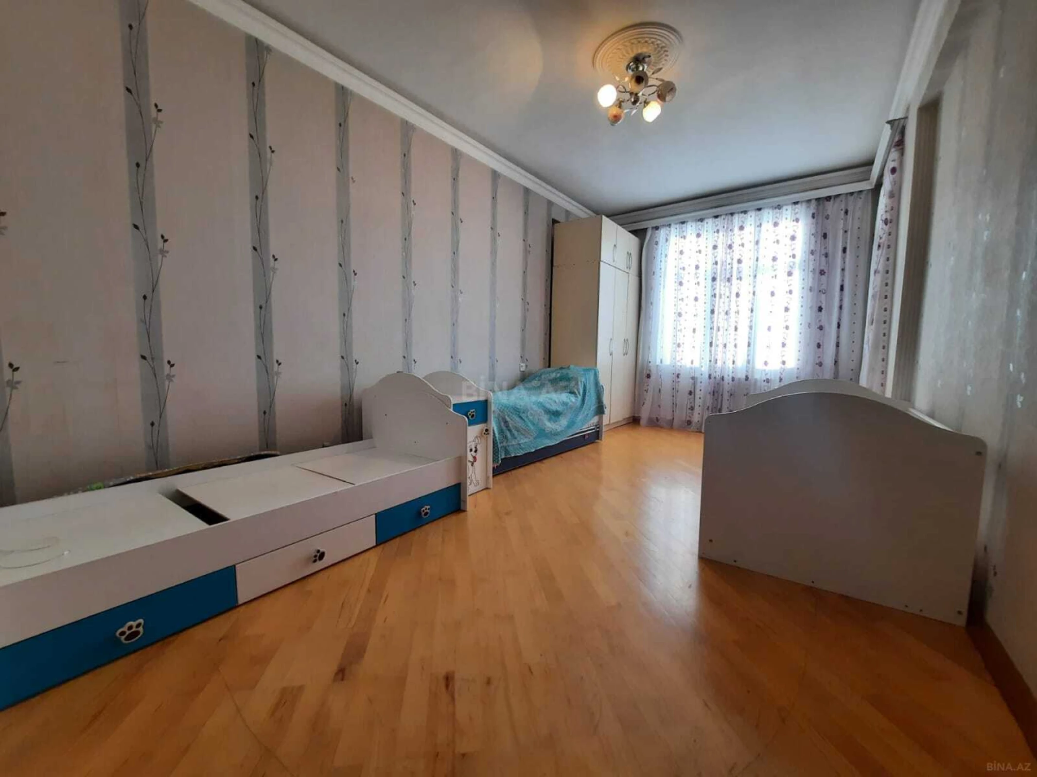 Satılır 3 otaqlı mənzil 141 m²