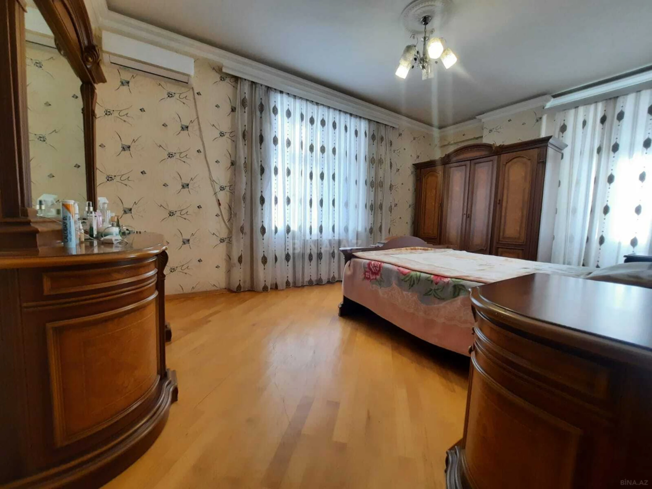 Satılır 3 otaqlı mənzil 141 m²