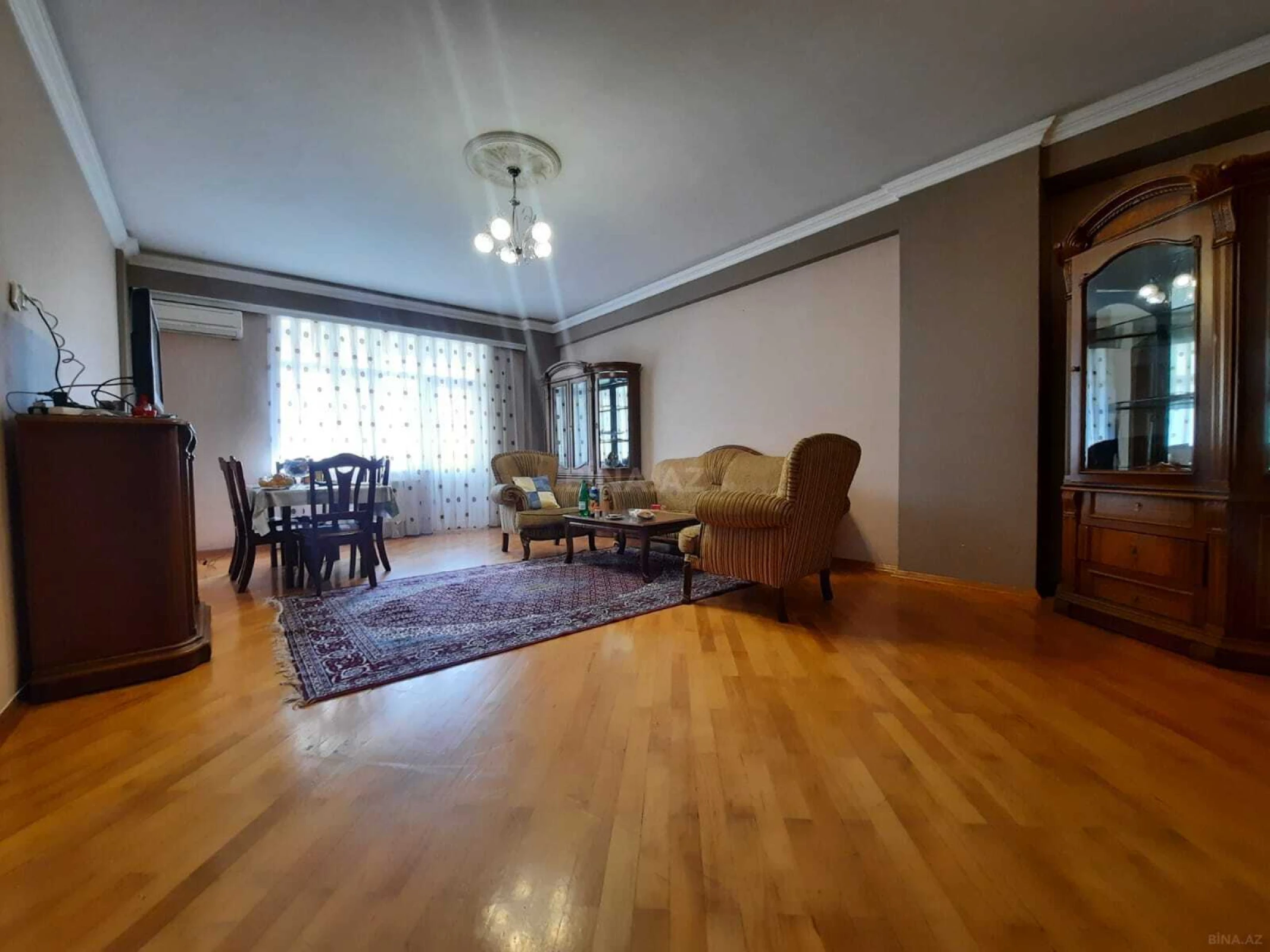 Satılır 3 otaqlı mənzil 141 m²