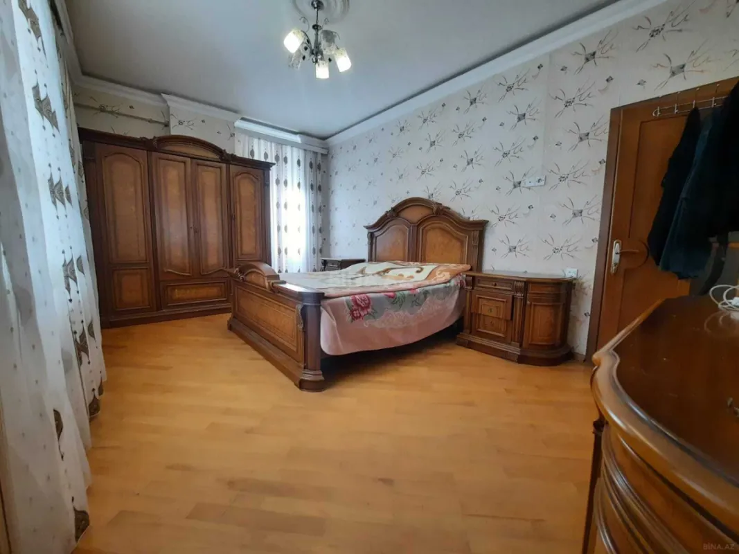 Satılır 3 otaqlı mənzil 141 m²