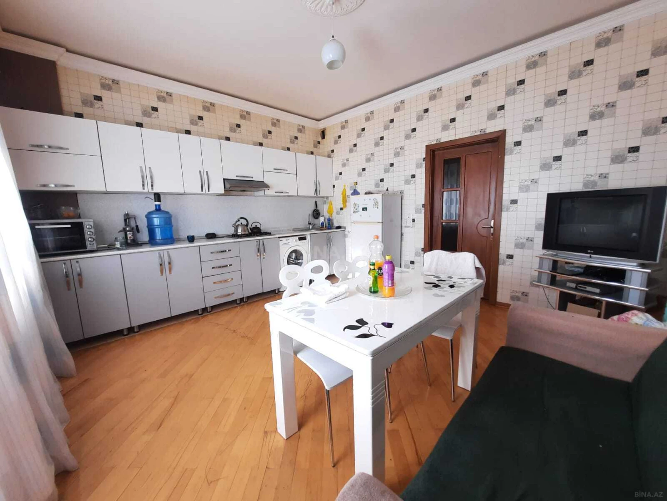 Satılır 3 otaqlı mənzil 141 m²
