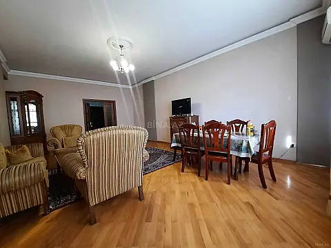 Satılır 3 otaqlı mənzil 141 m²