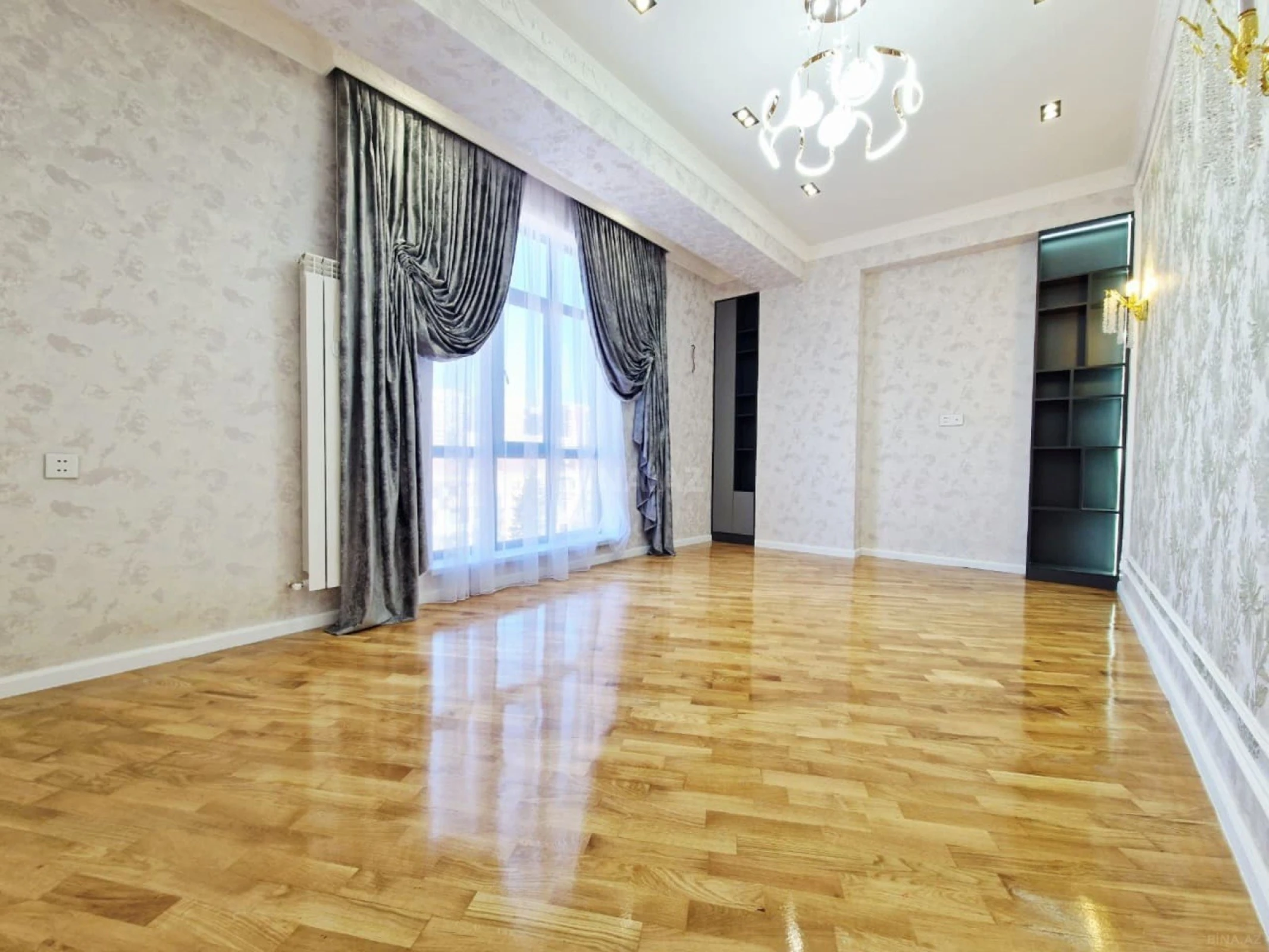 Satılır 2 otaqlı mənzil 77 m²