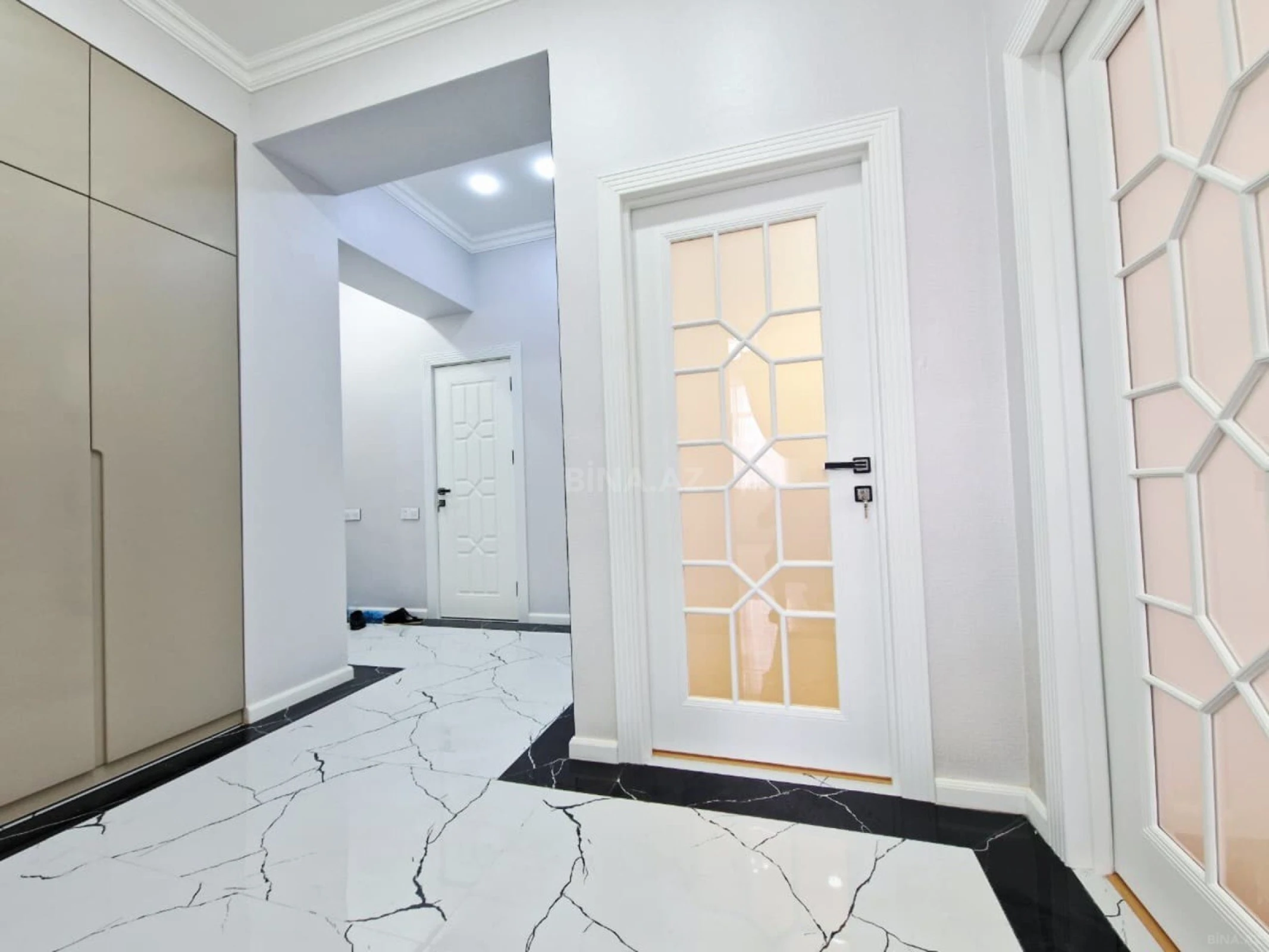 Satılır 2 otaqlı mənzil 77 m²