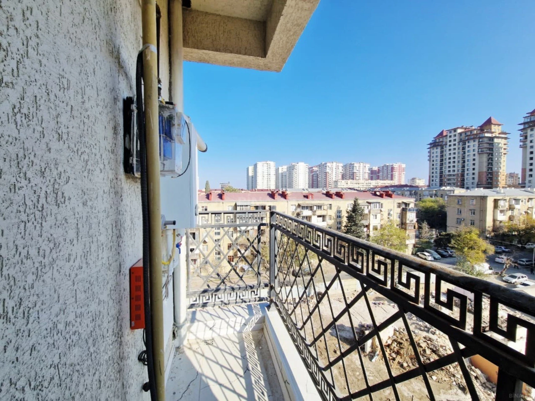 Satılır 2 otaqlı mənzil 77 m²