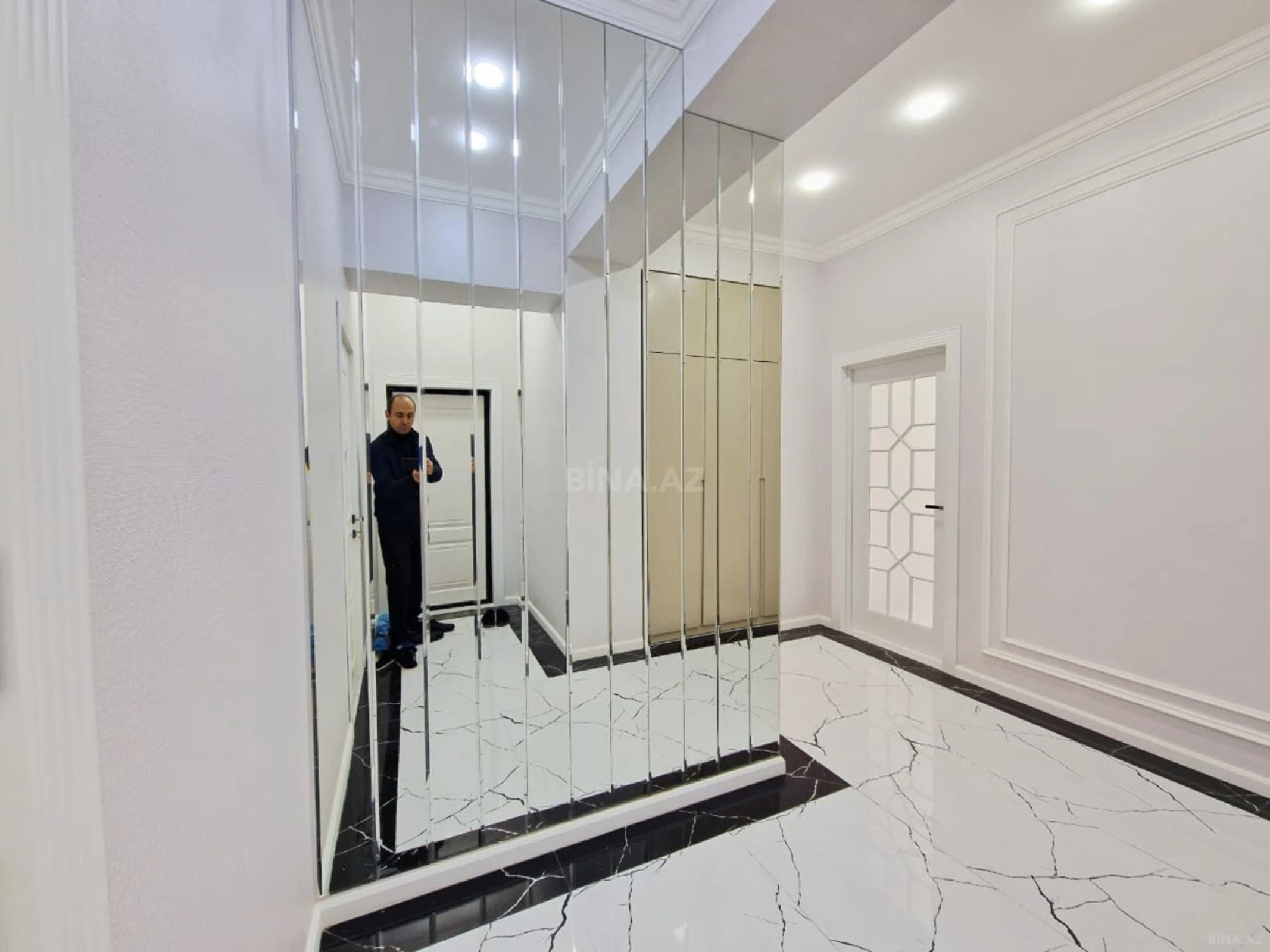 Satılır 2 otaqlı mənzil 77 m²