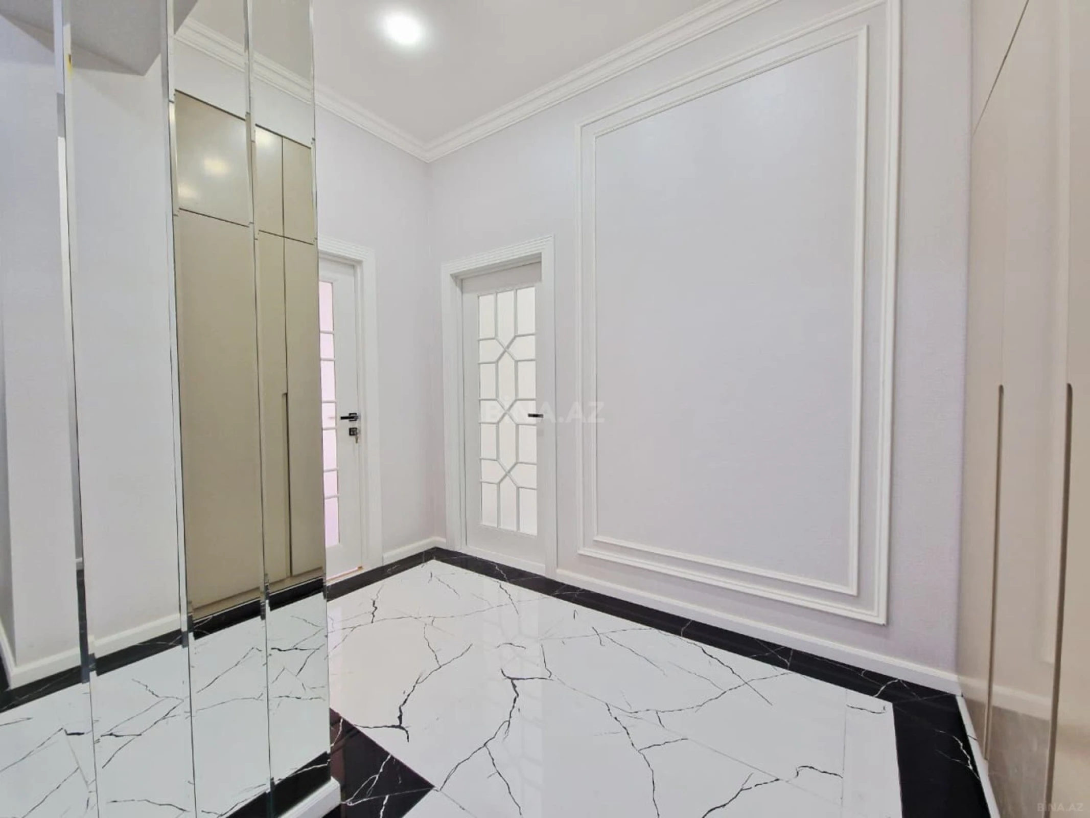 Satılır 2 otaqlı mənzil 77 m²