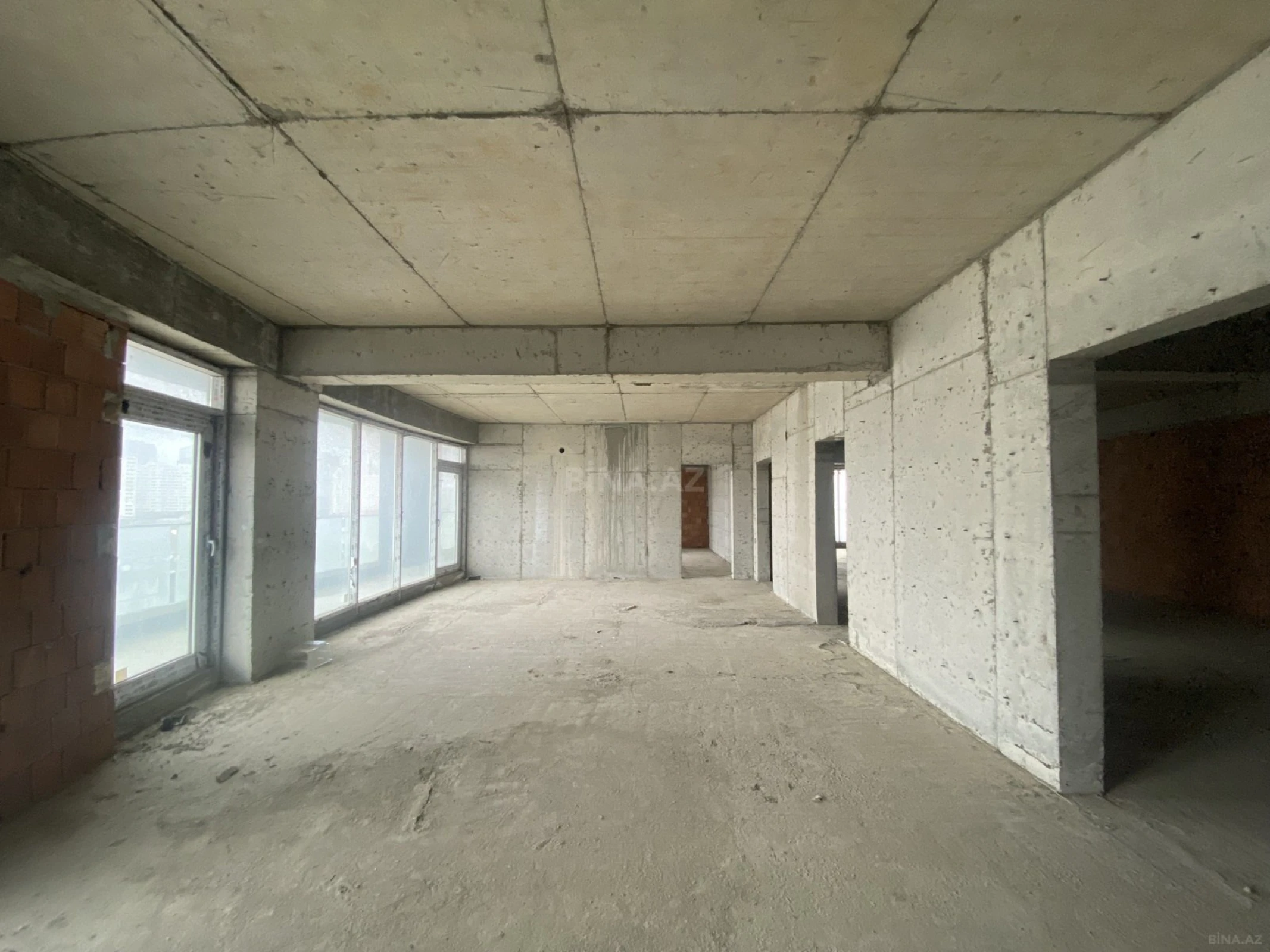 Satılır 4 otaqlı mənzil 239 m²