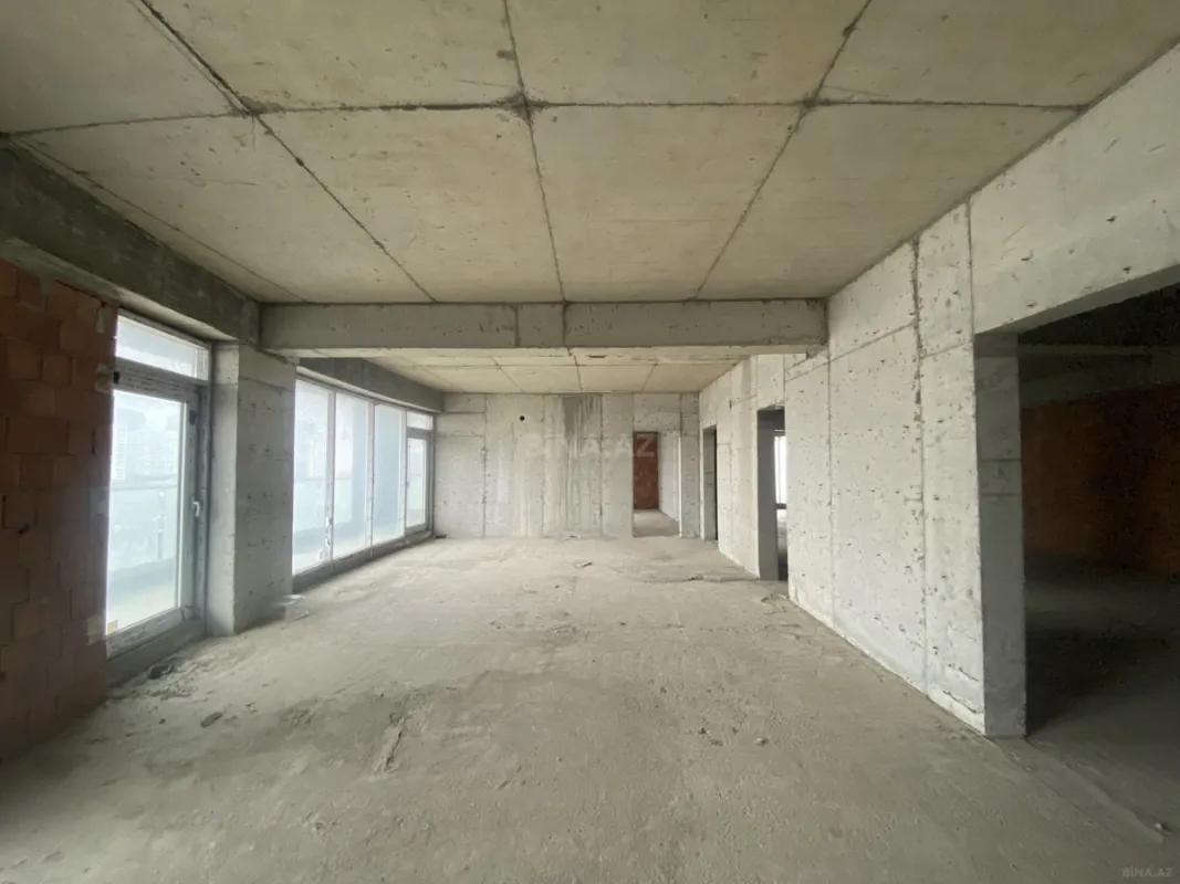 Satılır 4 otaqlı mənzil 239 m²