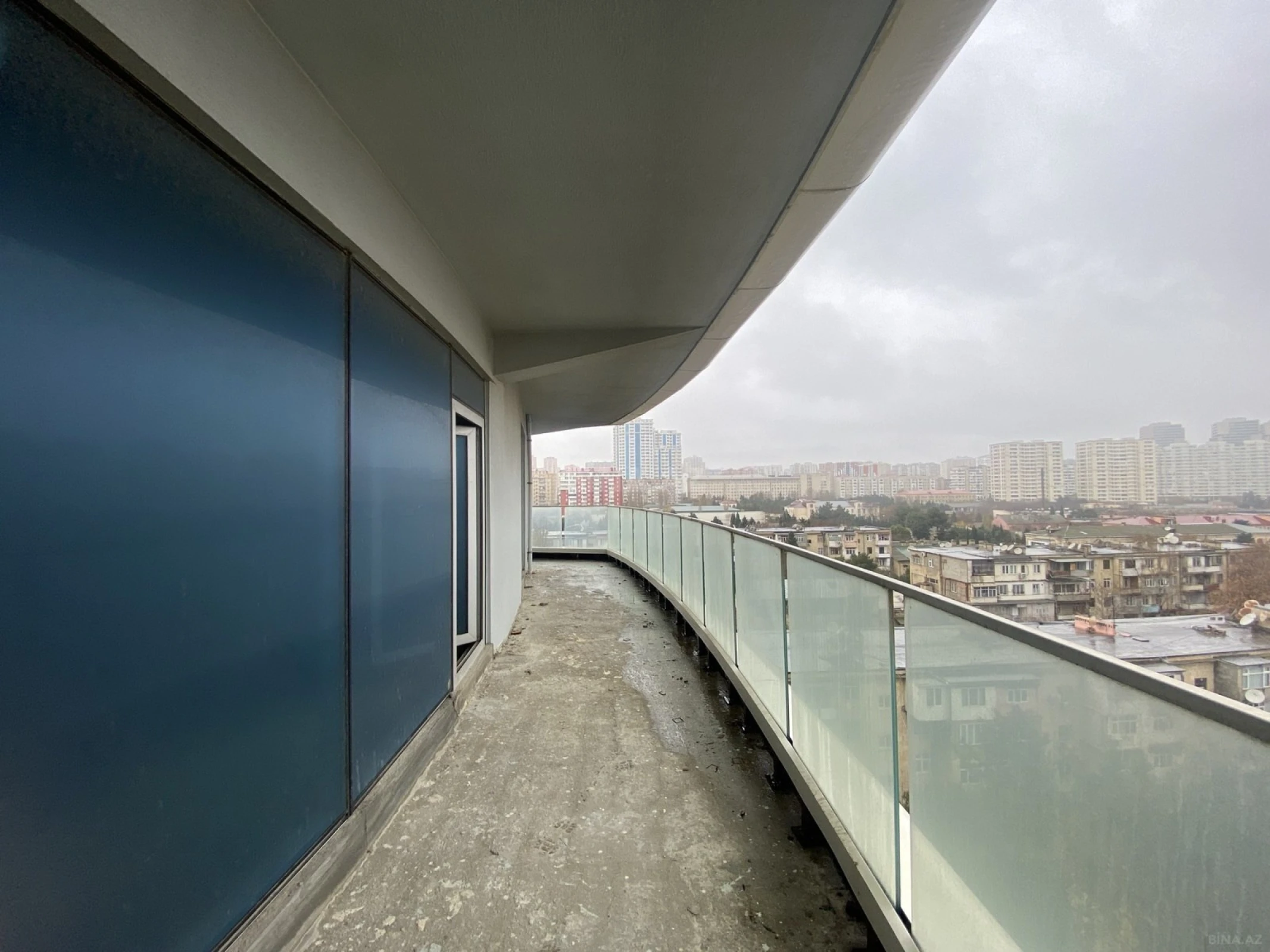 Satılır 4 otaqlı mənzil 239 m²