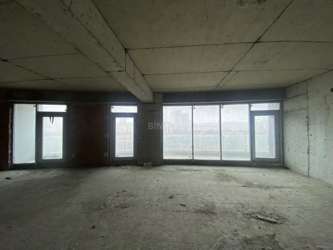 Satılır 4 otaqlı mənzil 239 m²