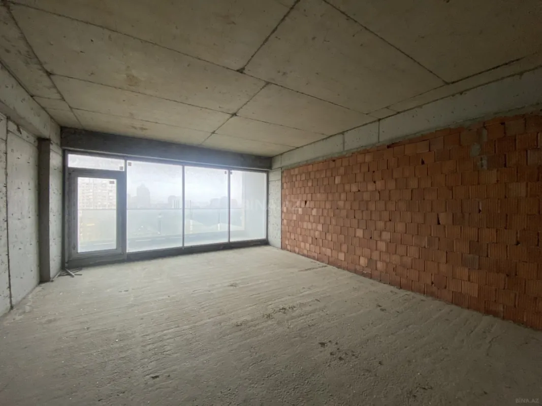 Satılır 4 otaqlı mənzil 239 m²