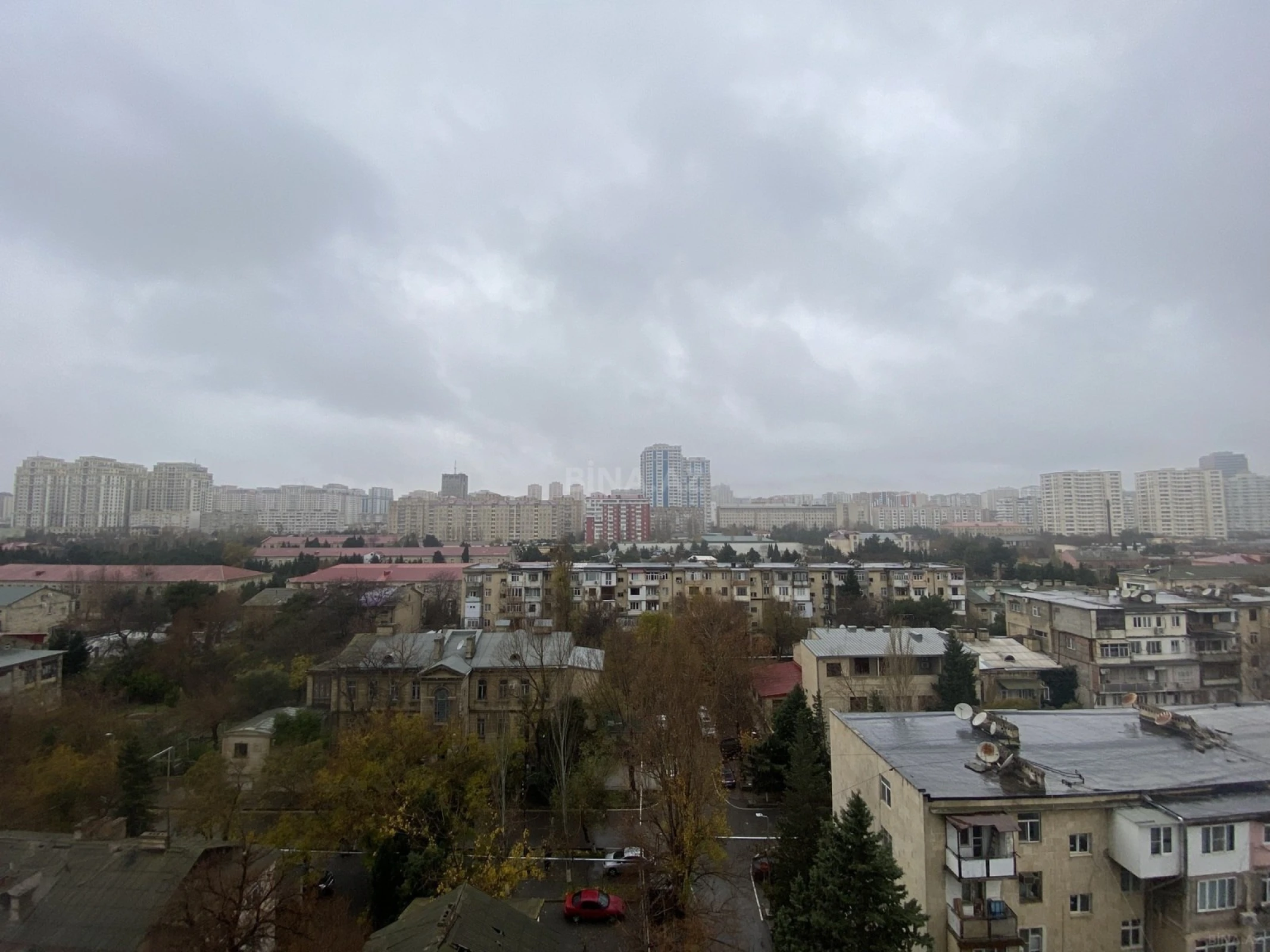 Satılır 4 otaqlı mənzil 239 m²