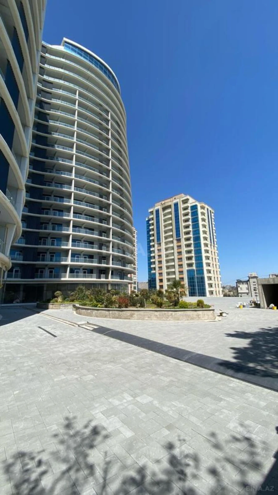 Satılır 4 otaqlı mənzil 239 m²