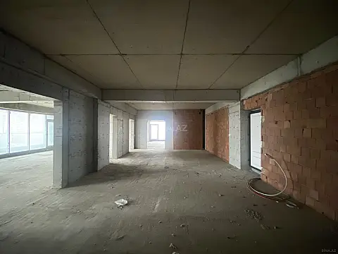 Satılır 4 otaqlı mənzil 239 m²