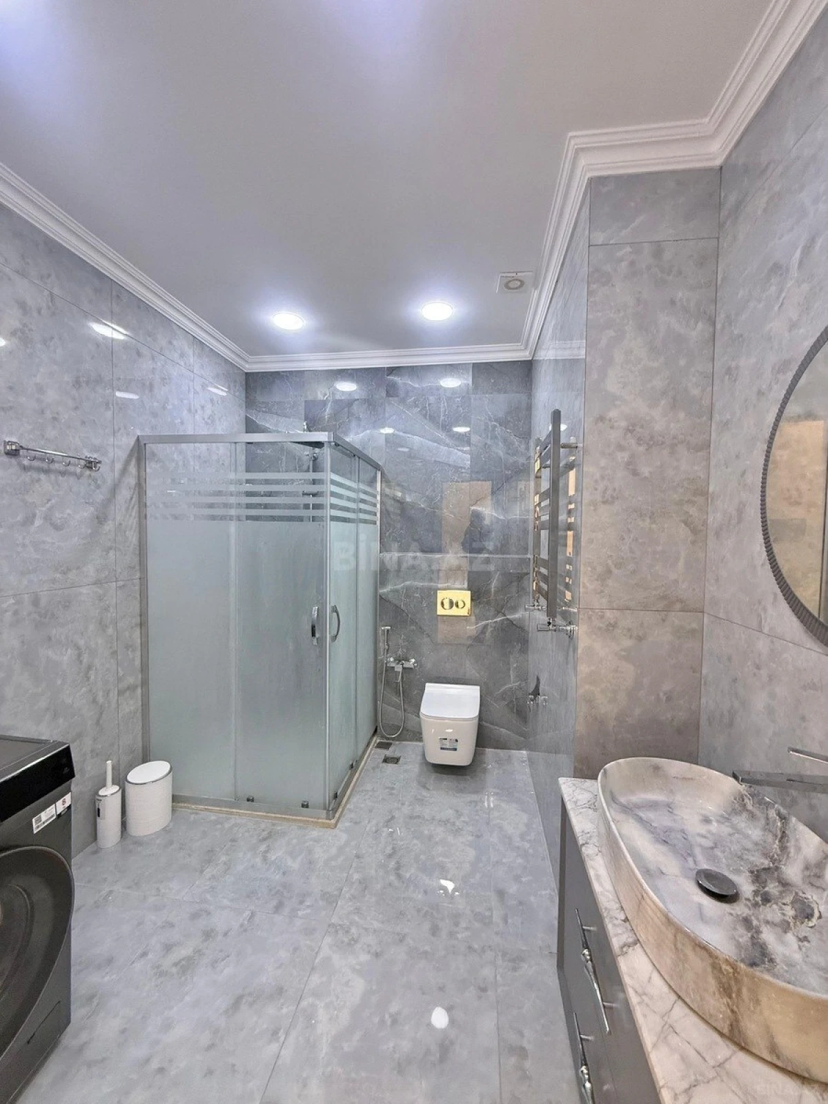 Satılır 3 otaqlı mənzil 145 m²