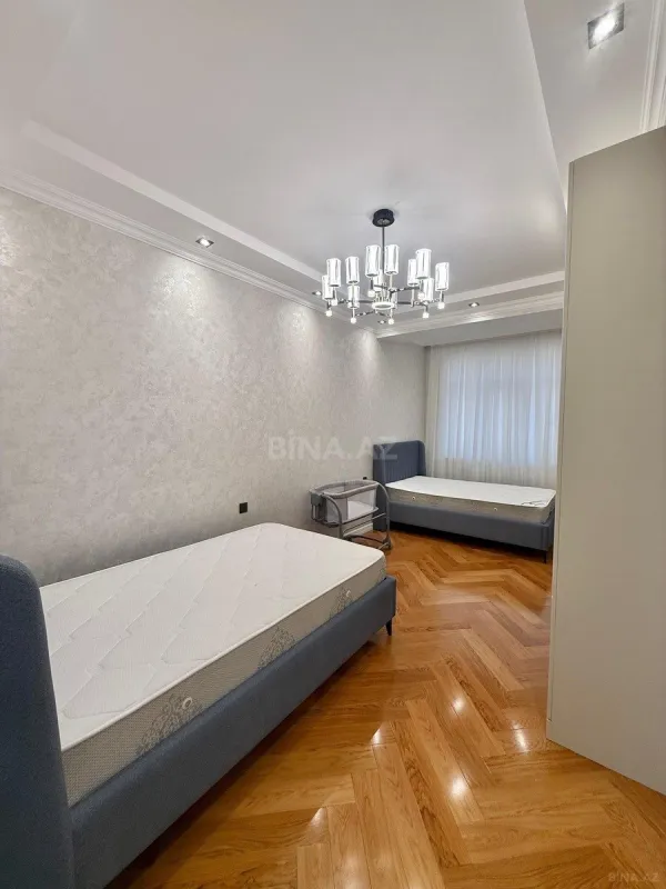 Satılır 3 otaqlı mənzil 145 m²