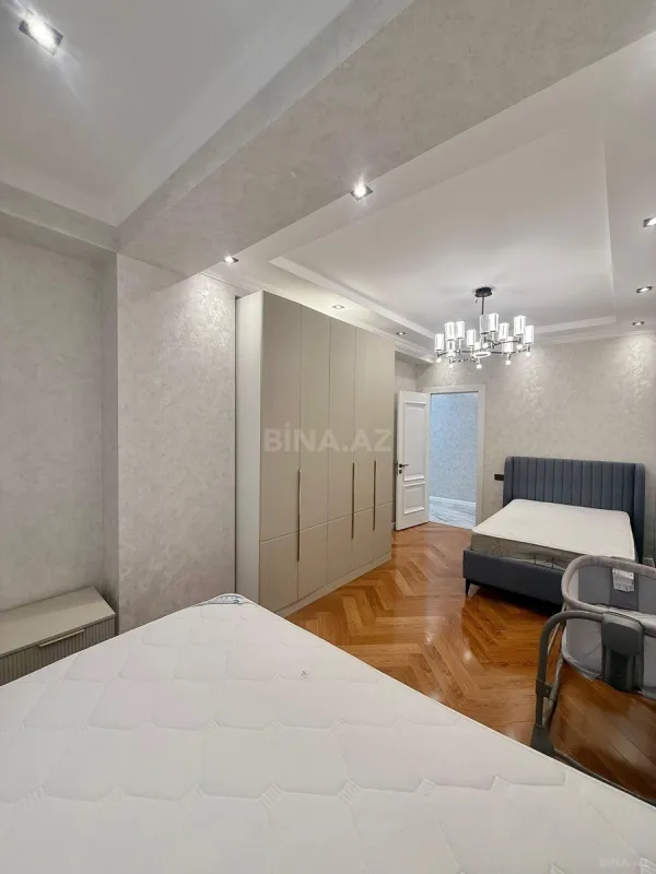 Satılır 3 otaqlı mənzil 145 m²