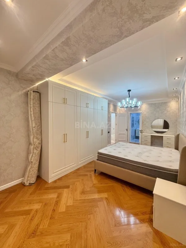 Satılır 3 otaqlı mənzil 145 m²