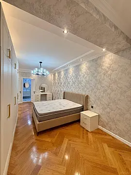 Satılır 3 otaqlı mənzil 145 m²