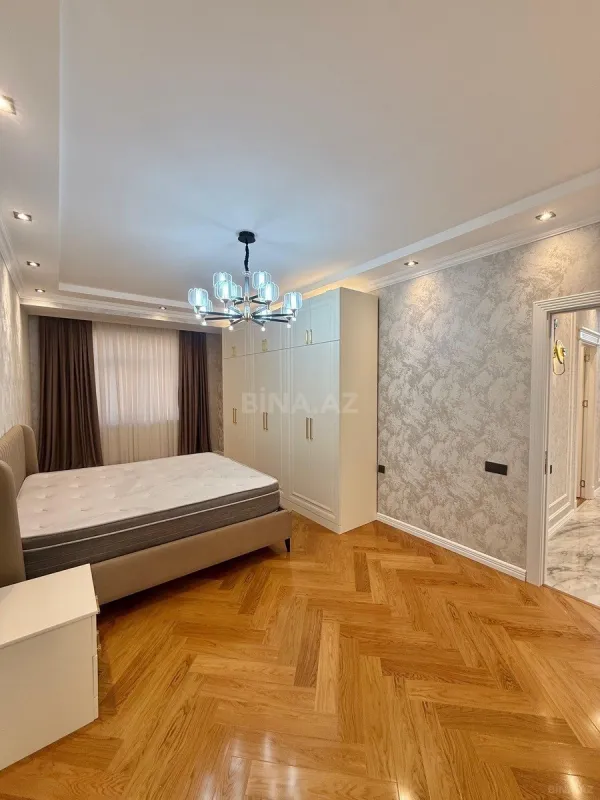 Satılır 3 otaqlı mənzil 145 m²