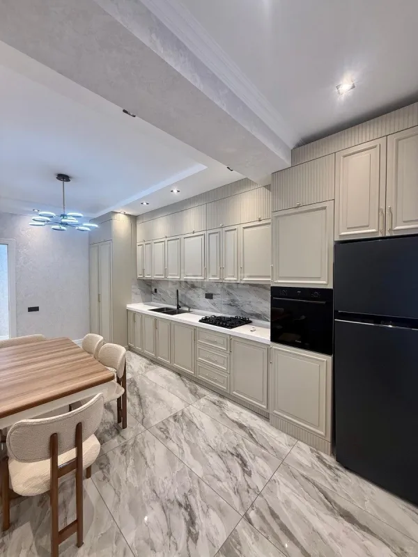 Satılır 3 otaqlı mənzil 145 m²