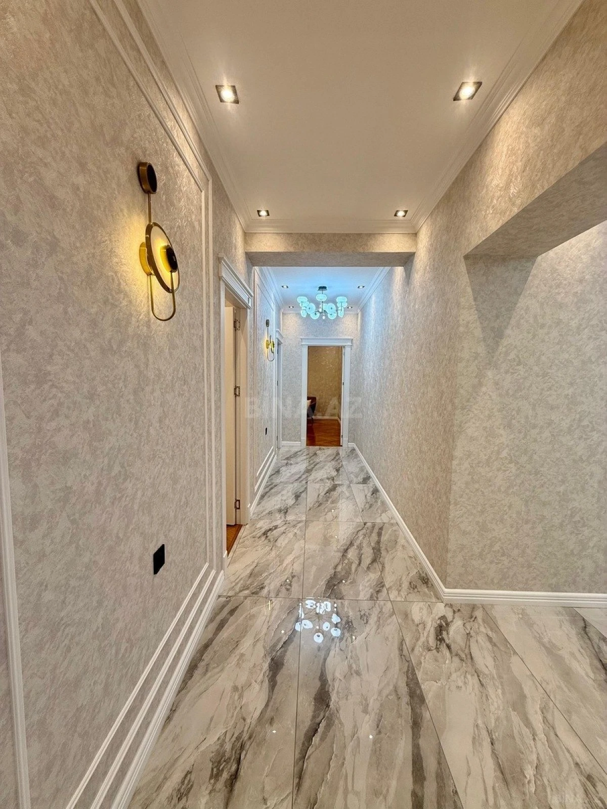 Satılır 3 otaqlı mənzil 145 m²
