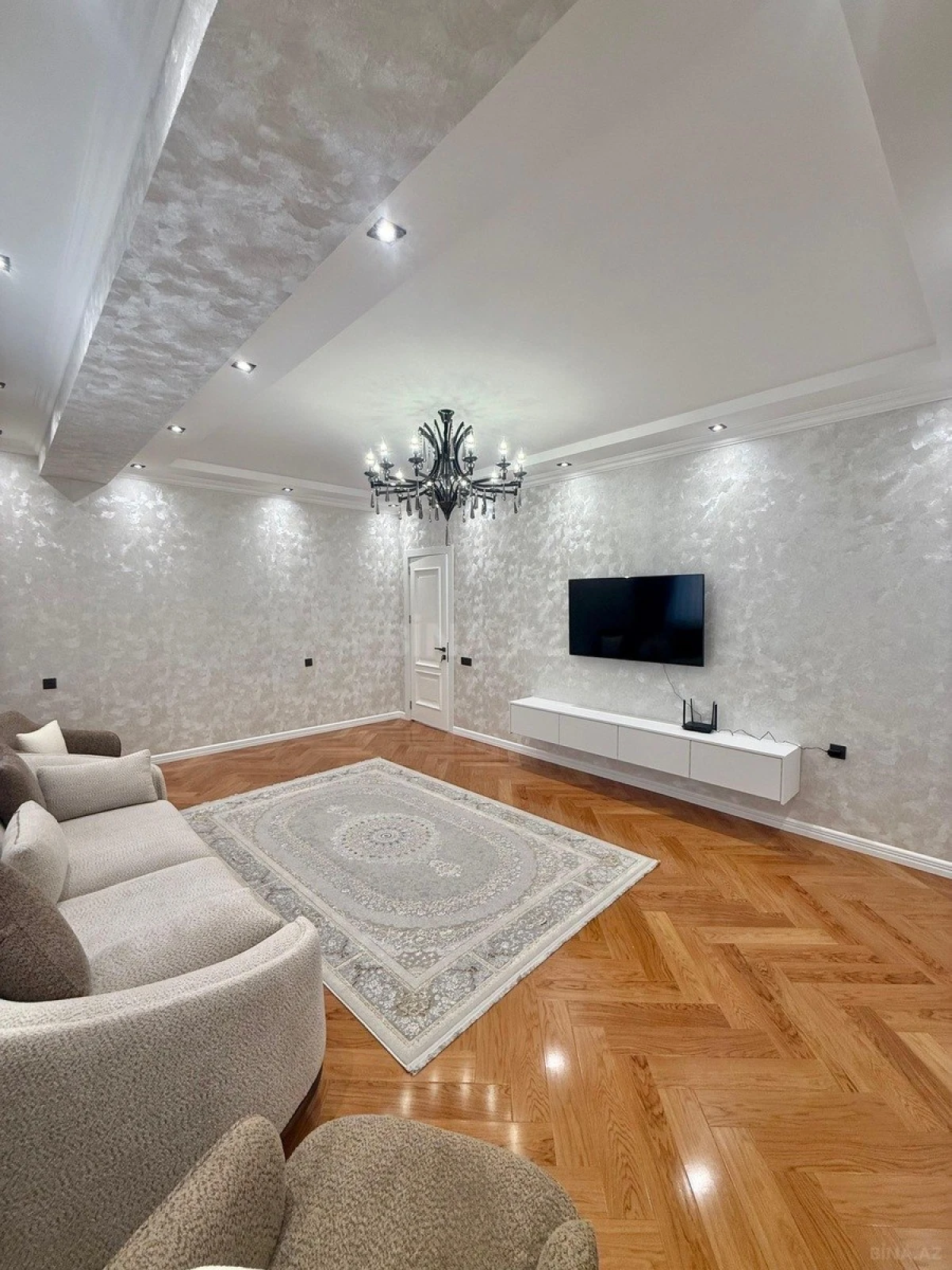 Satılır 3 otaqlı mənzil 145 m²