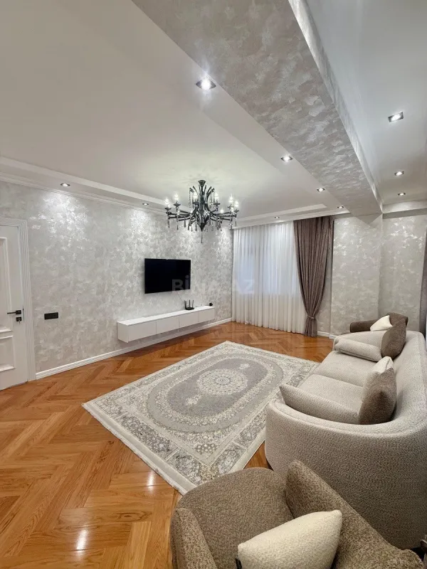 Satılır 3 otaqlı mənzil 145 m²