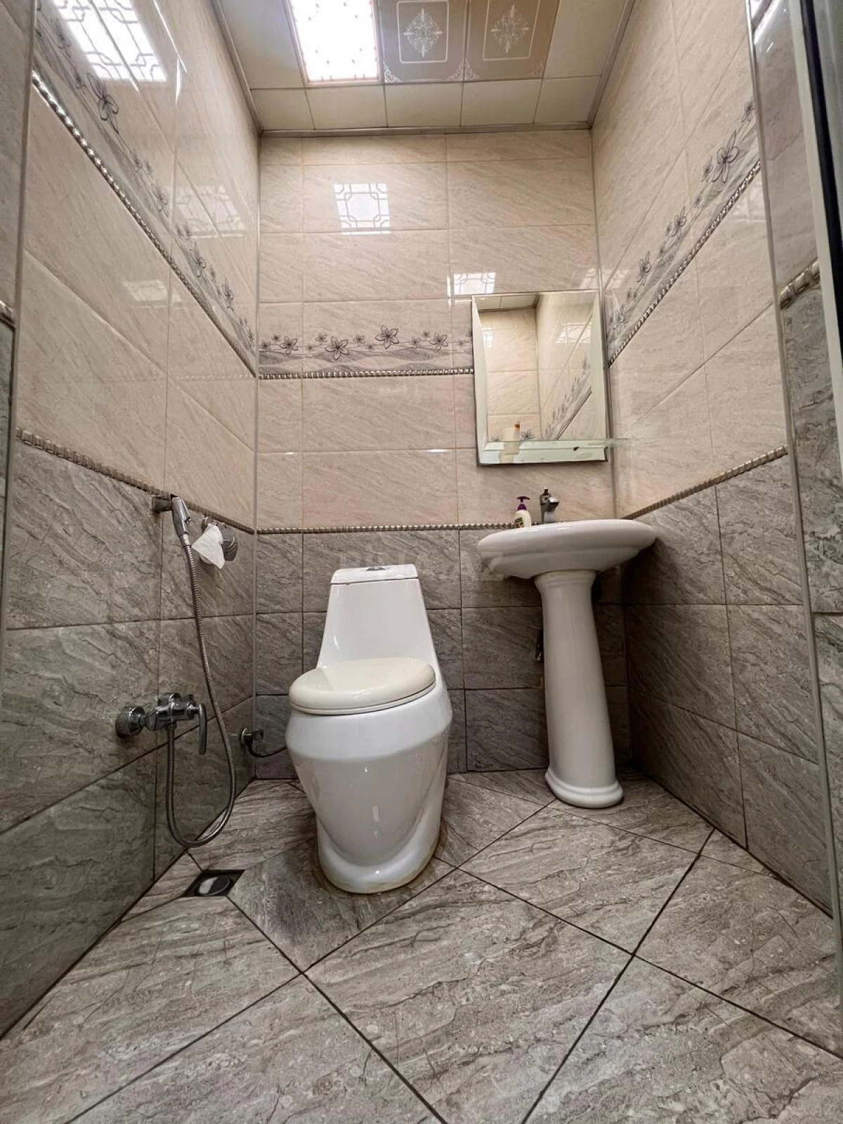 Satılır 4 otaqlı mənzil 160 m²