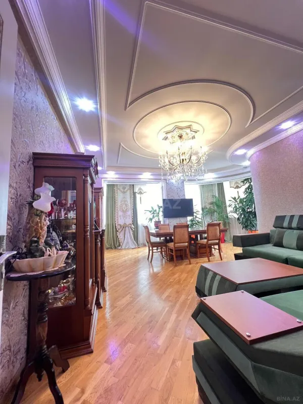 Satılır 4 otaqlı mənzil 160 m²