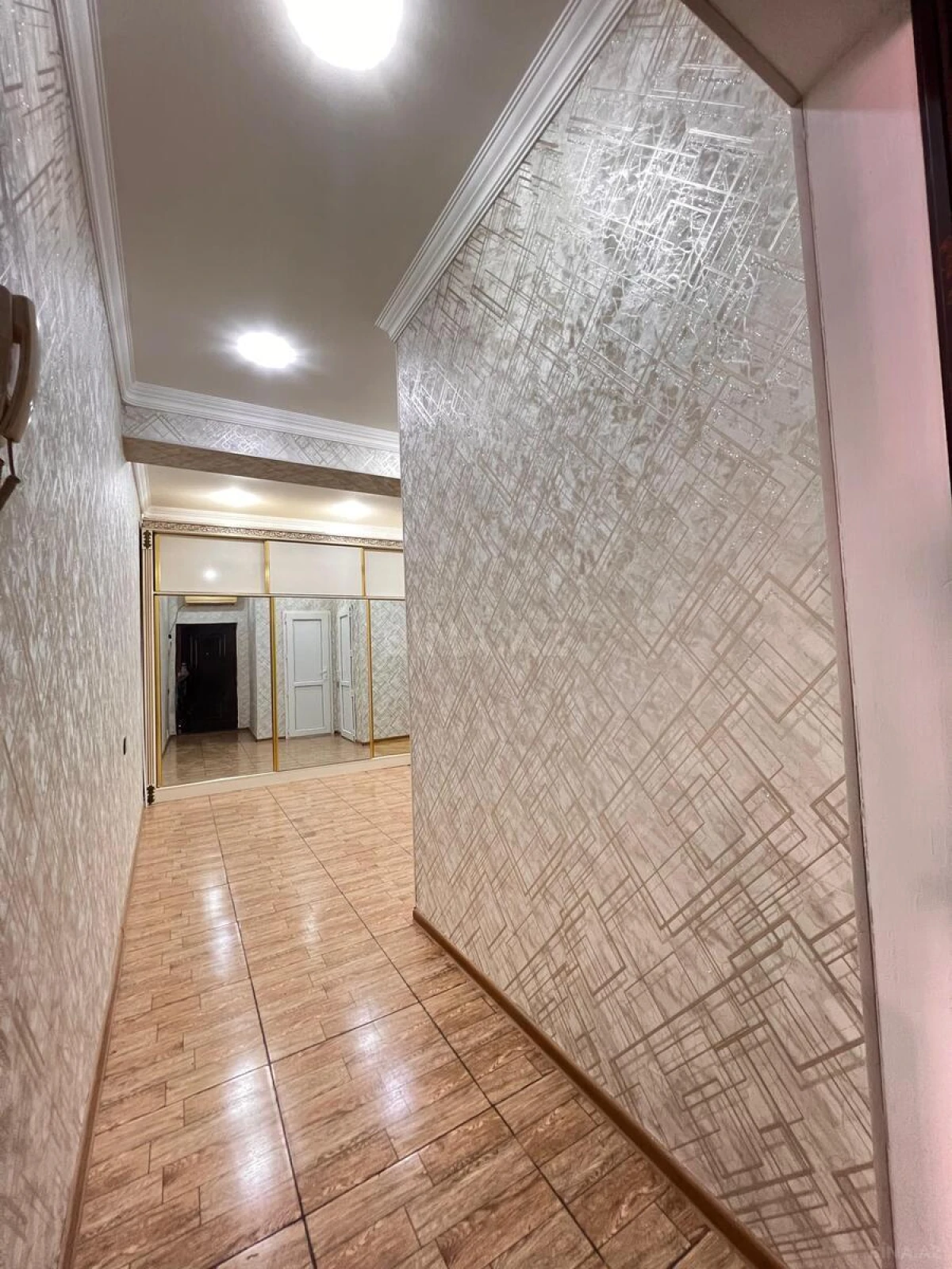 Satılır 4 otaqlı mənzil 160 m²