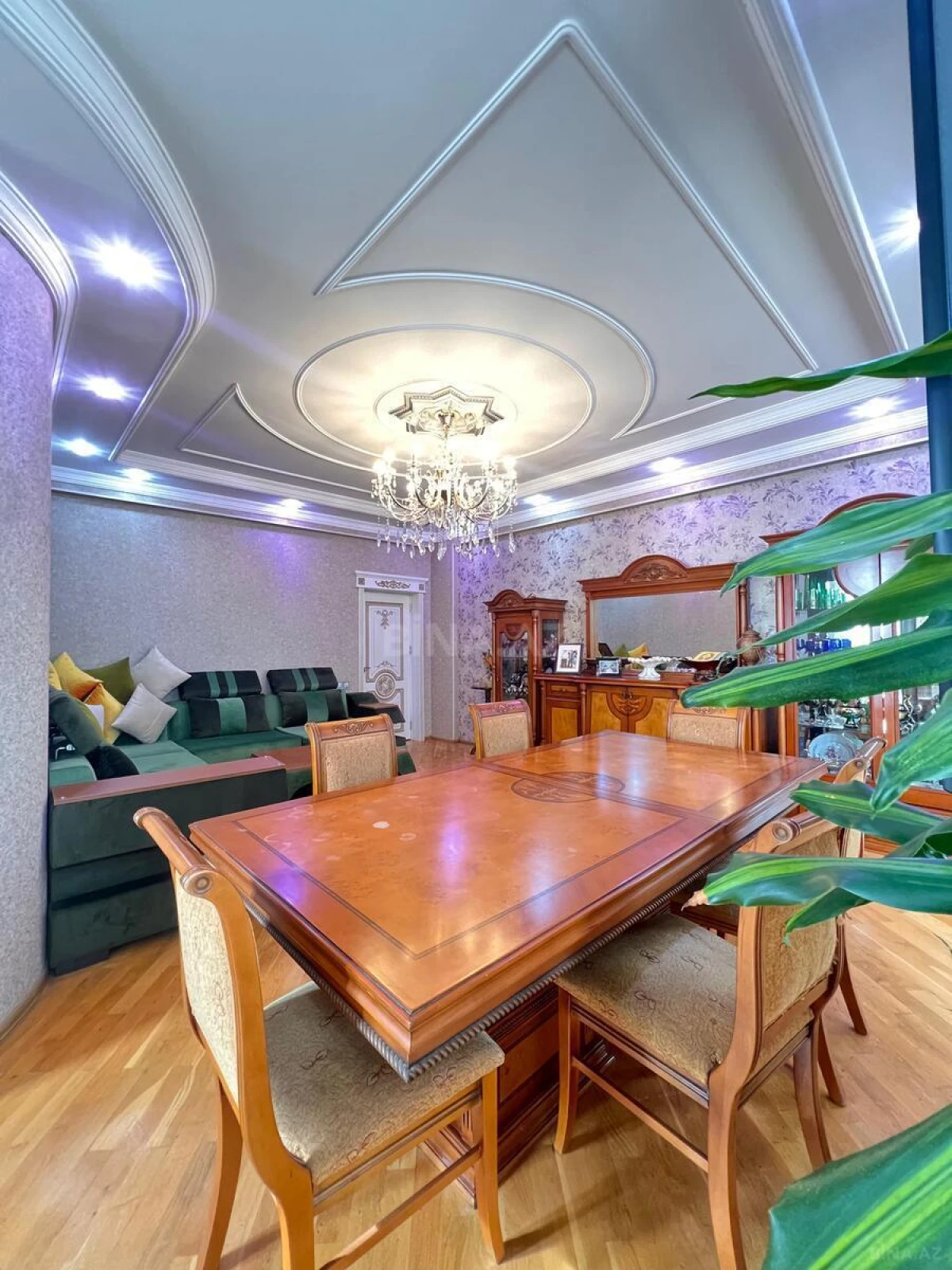 Satılır 4 otaqlı mənzil 160 m²