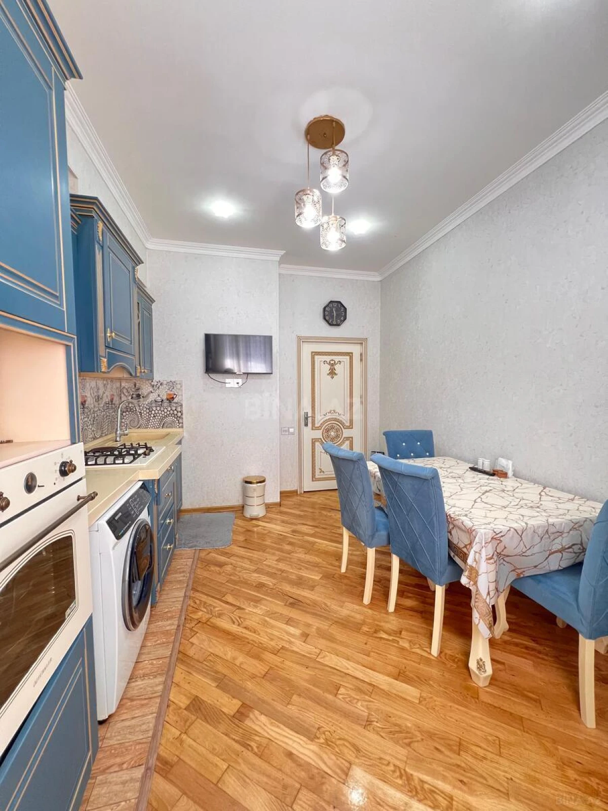 Satılır 4 otaqlı mənzil 160 m²