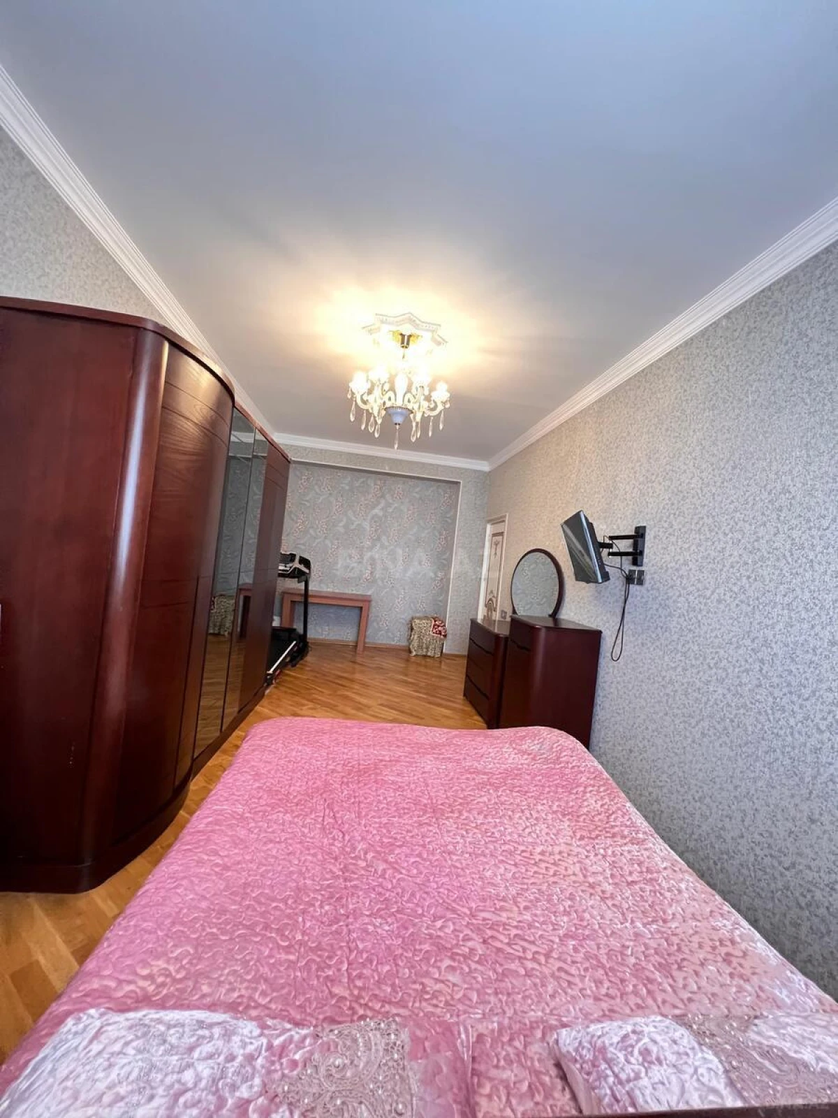 Satılır 4 otaqlı mənzil 160 m²
