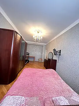 Satılır 4 otaqlı mənzil 160 m²