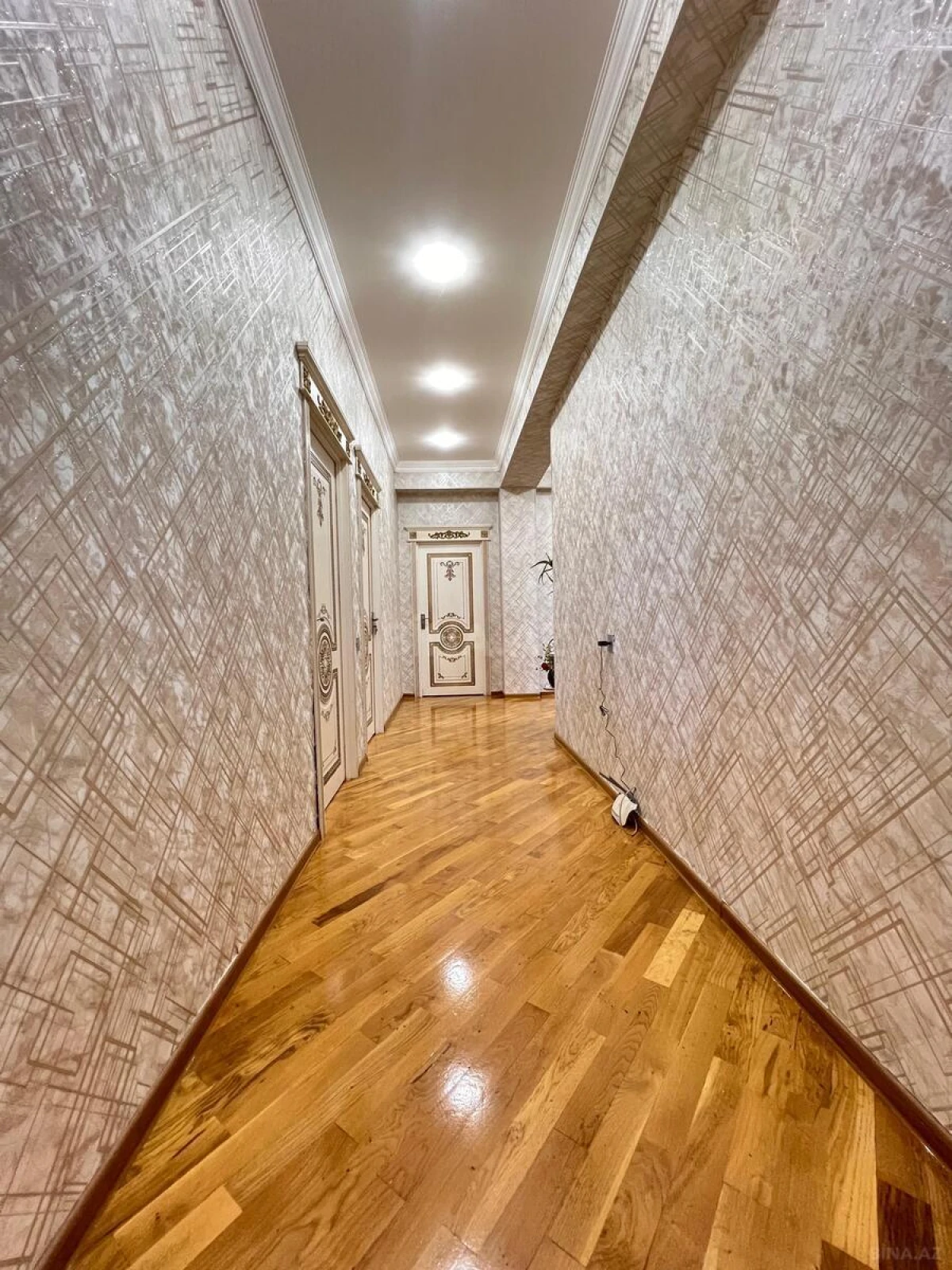 Satılır 4 otaqlı mənzil 160 m²
