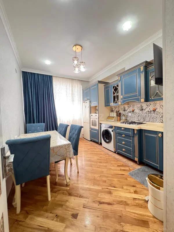 Satılır 4 otaqlı mənzil 160 m²