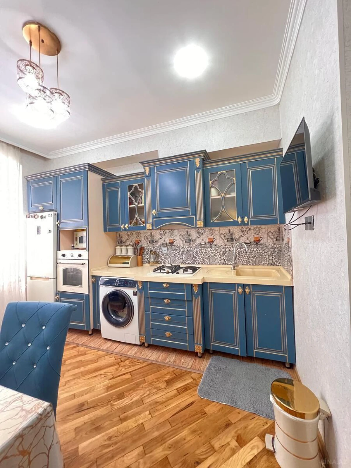 Satılır 4 otaqlı mənzil 160 m²