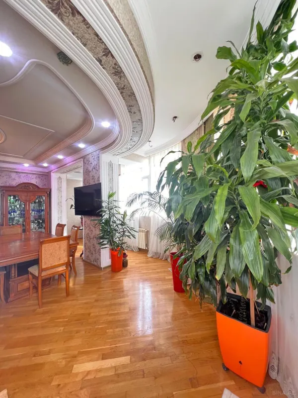 Satılır 4 otaqlı mənzil 160 m²