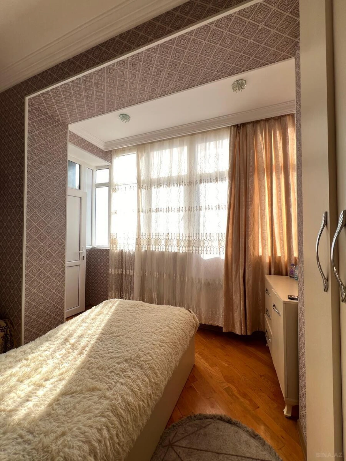 Satılır 4 otaqlı mənzil 160 m²