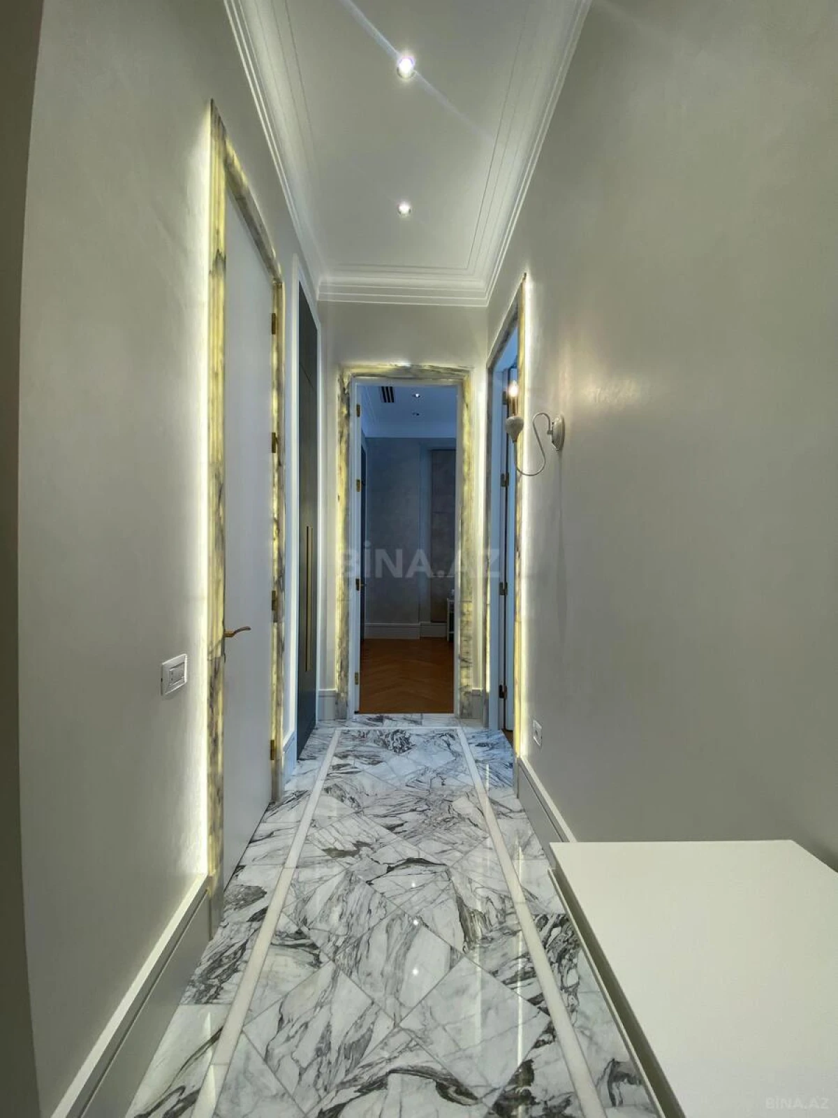 Kirayə verilir 3 otaqlı mənzil 119 m²