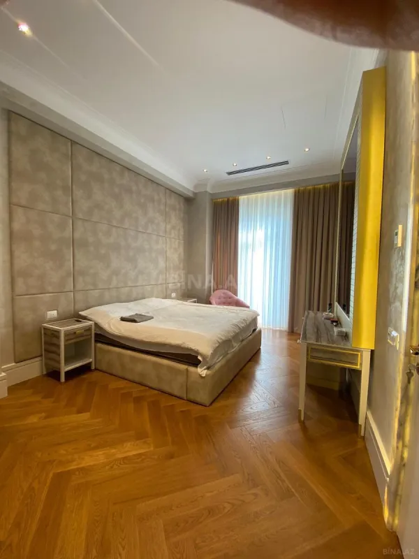 Kirayə verilir 3 otaqlı mənzil 119 m²