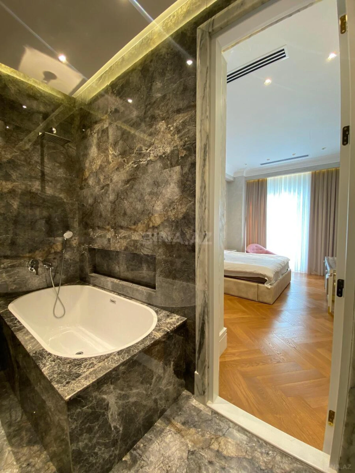 Kirayə verilir 3 otaqlı mənzil 119 m²